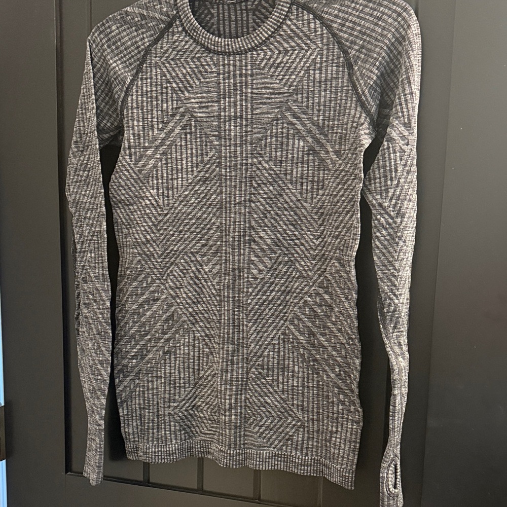 lululemon athletica Gray Patterned long Sleeve Tee